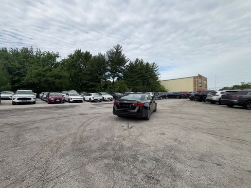 Used 2025 Nissan Altima 2.5 SV FWD image 16