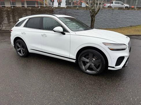 Used 2025 Genesis GV70 3.5T Sport w/ Sport Prestige Package image 3