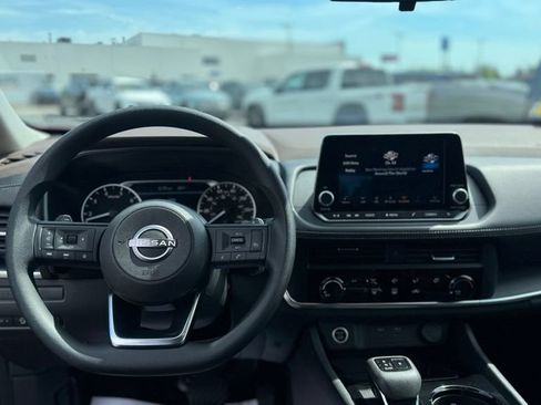 Used 2023 Nissan Rogue S AWD/4WD image 18