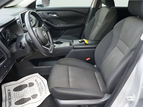 Used 2024 Nissan Rogue SV FWD image 17
