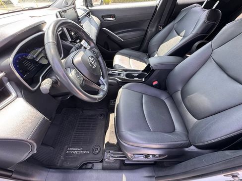 Used 2022 Toyota Corolla Cross XLE AWD/4WD image 11