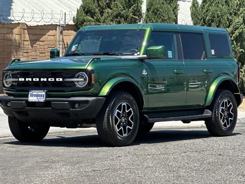 Used 2025 Ford Bronco Outer Banks AWD/4WD image 8