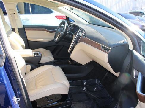 Used 2017 Tesla Model X 75D image 13