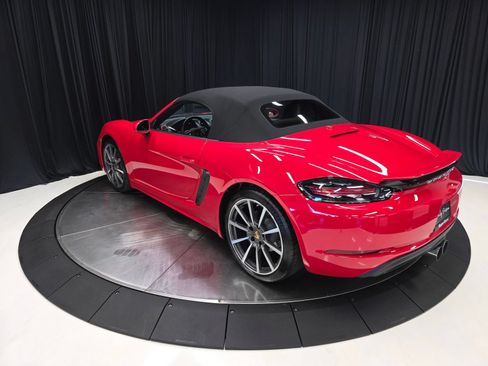 Used 2021 Porsche 718 Boxster RWD image 10