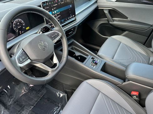 New 2026 Volkswagen Tiguan SE image 9
