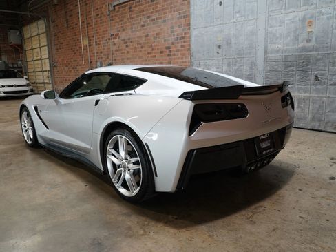 Used 2018 Chevrolet Corvette Stingray Coupe RWD image 12