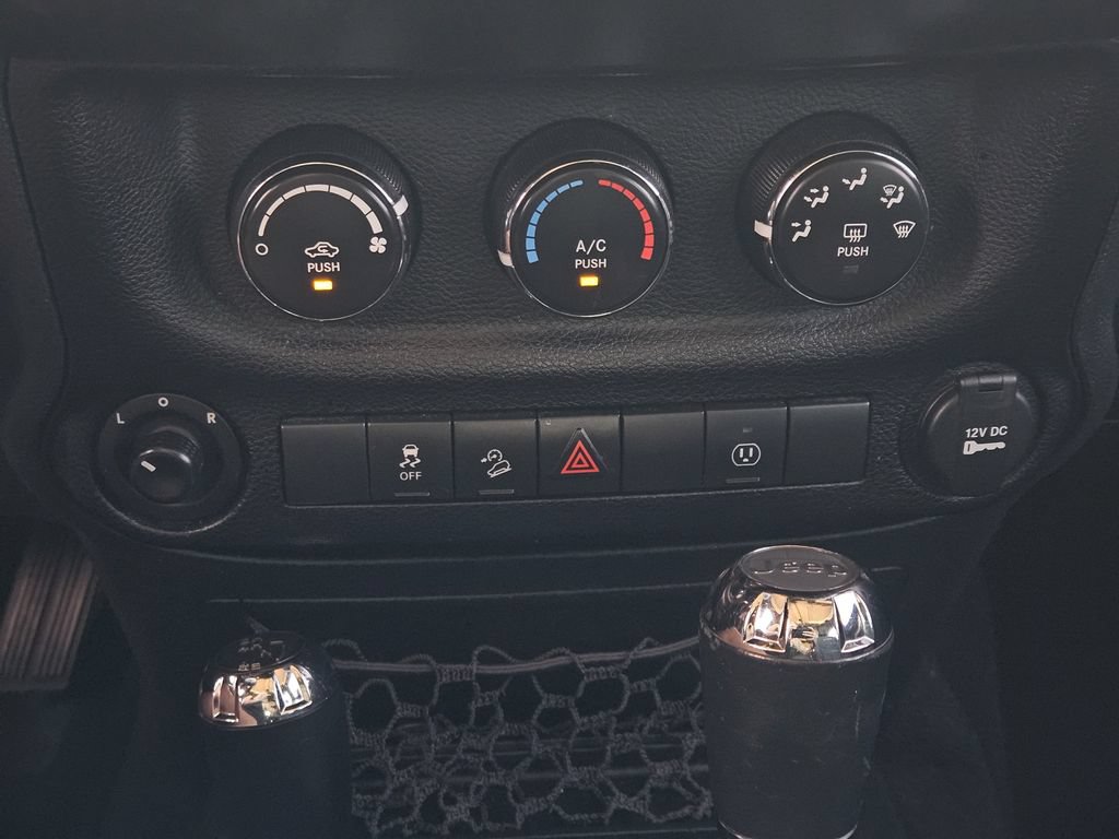 Used 2018 Jeep Wrangler Unlimited Sahara w/ Max Tow Package AWD/4WD image 16
