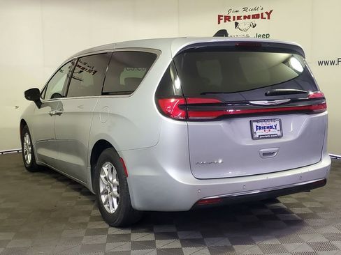 Used 2023 Chrysler Pacifica Touring-L FWD image 29