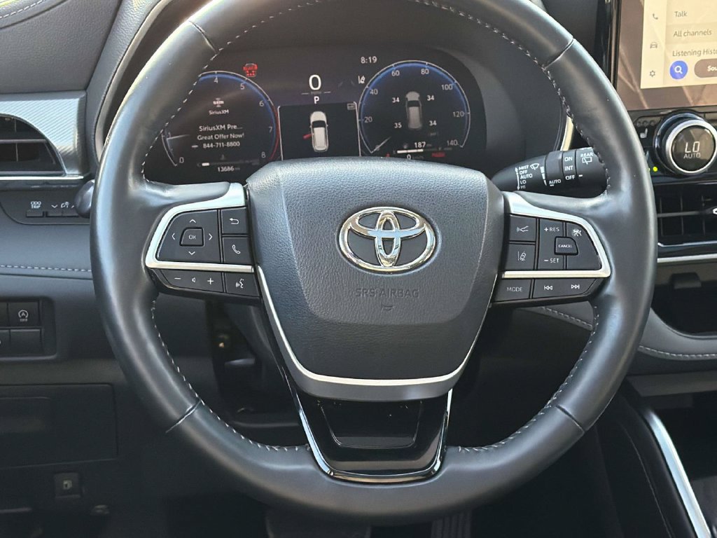 Used 2023 Toyota Highlander Platinum FWD image 11