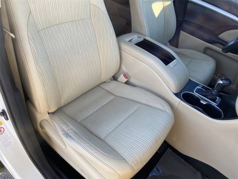 Used 2014 Toyota Highlander Plus image 10