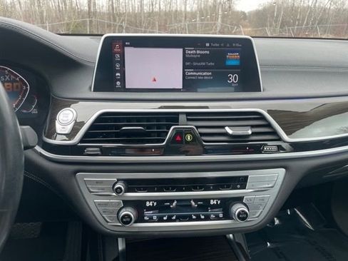 Used 2022 BMW 740i xDrive w/ Premium Package image 11