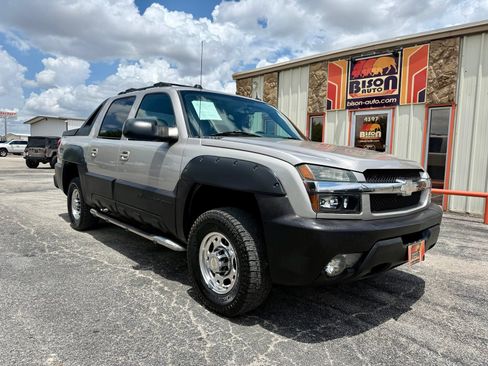 Used 2004 Chevrolet Avalanche 2500 w/ Preferred Equipment Group AWD/4WD image 1