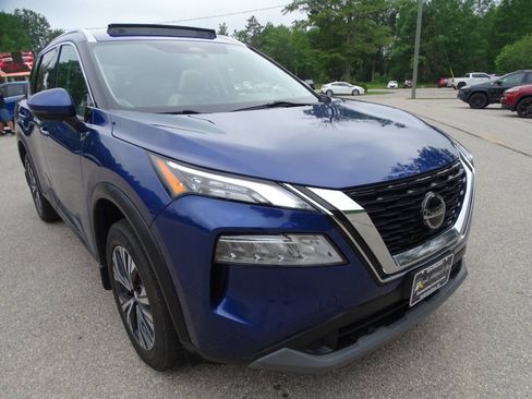 Used 2021 Nissan Rogue AWD SV w/ SV Premium Package image 4