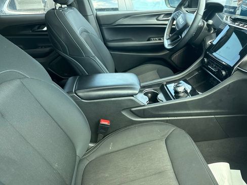 Used 2024 Jeep Grand Cherokee Laredo X w/ Luxury Tech Group I AWD/4WD image 12