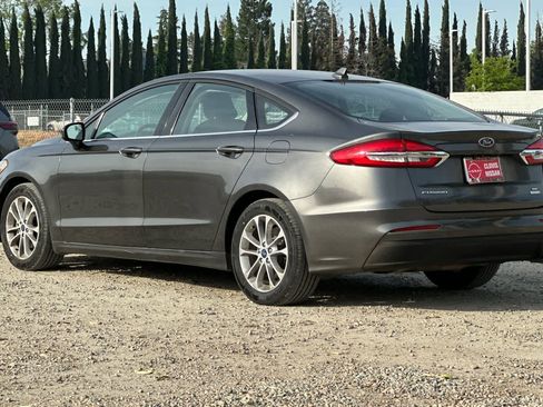 Used 2019 Ford Fusion SE image 7