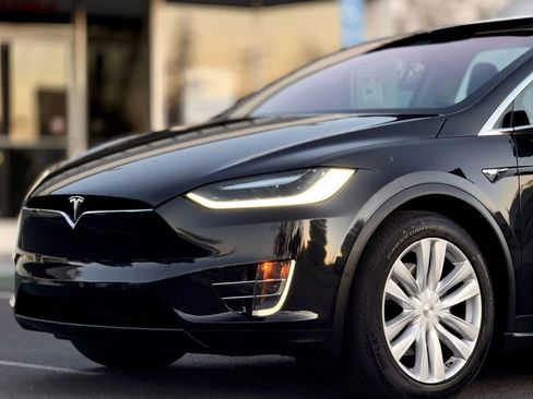 Used 2016 Tesla Model X 75D image 4