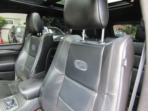 Used 2018 Jeep Grand Cherokee Overland AWD/4WD image 26