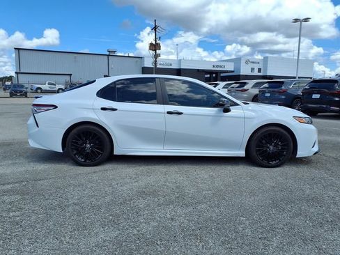 Used 2020 Toyota Camry SE FWD image 6