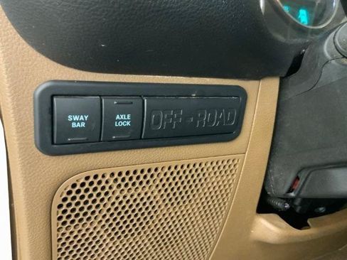 Used 2017 Jeep Wrangler Unlimited Rubicon w/ Connectivity Group AWD/4WD image 25
