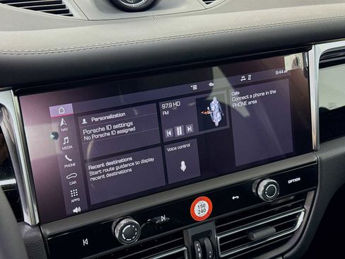 New 2026 Porsche Macan image 18