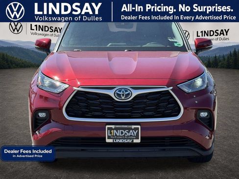 Used 2022 Toyota Highlander XLE FWD image 3