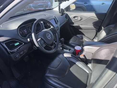 Used 2020 Jeep Cherokee Latitude Plus image 5