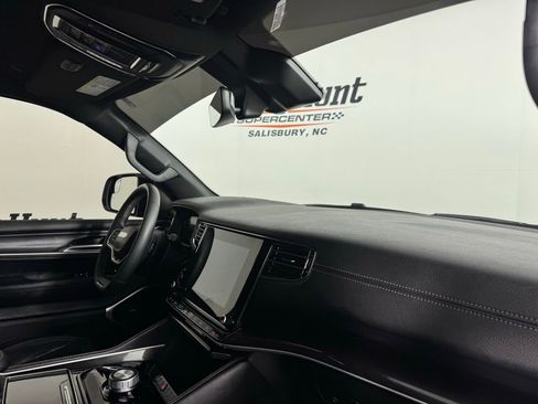 Used 2024 Jeep Wagoneer 2WD image 33