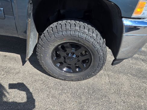 Used 2013 Chevrolet Silverado 2500 LT w/ Interior Plus Package image 2