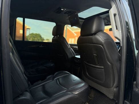 Used 2018 Cadillac Escalade ESV Luxury AWD/4WD image 12