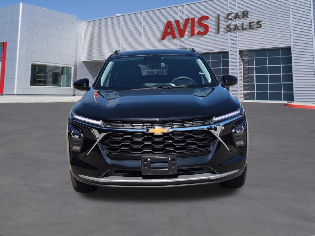 Used 2026 Chevrolet Trax LT FWD image 2