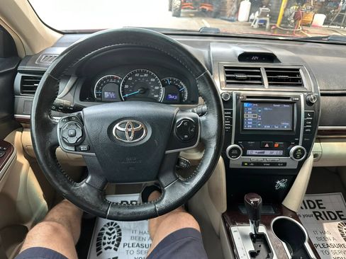 Used 2013 Toyota Camry XLE w/ Convenience Pkg FWD image 10