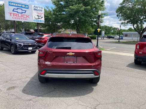 Used 2024 Chevrolet Trax LT w/ Driver Confidence Package FWD image 6