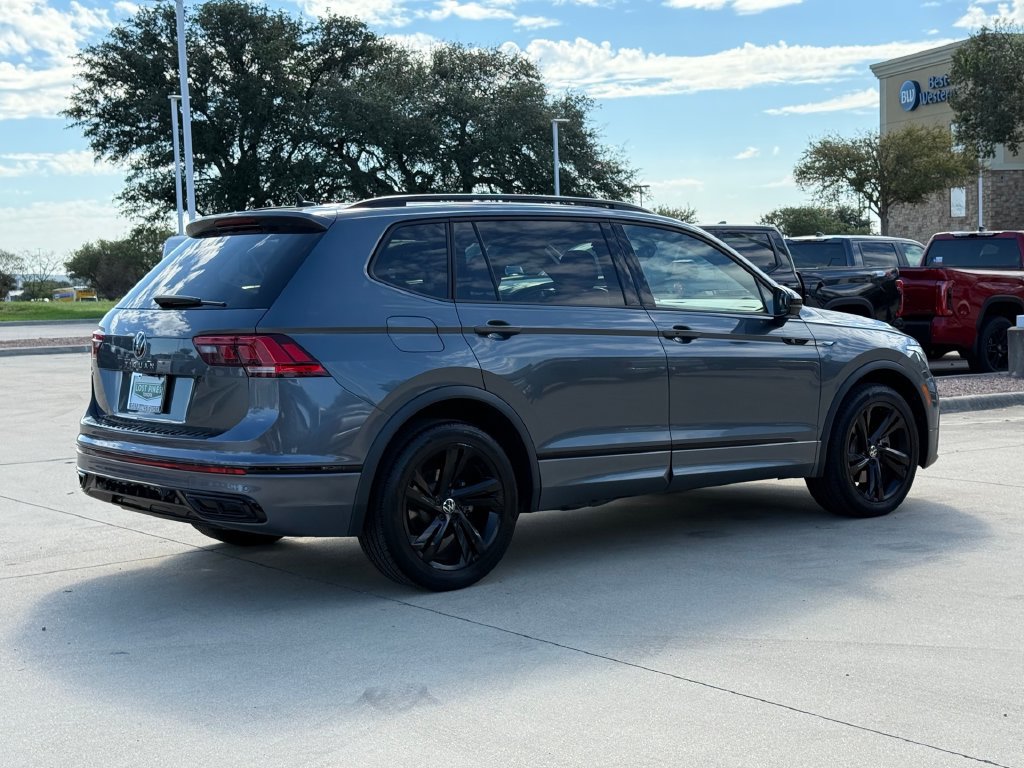 Used 2024 Volkswagen Tiguan SE R-Line FWD image 4