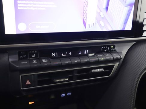 Used 2025 Toyota Camry SE w/ Multimedia Upgrade Package image 21