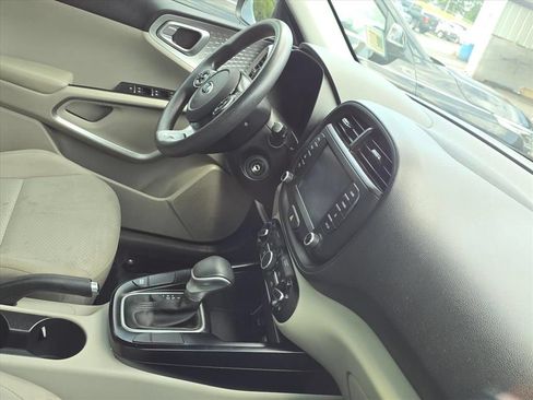 Used 2020 Kia Soul LX FWD image 8