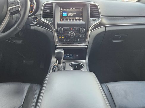 Used 2018 Jeep Grand Cherokee Limited AWD/4WD image 10