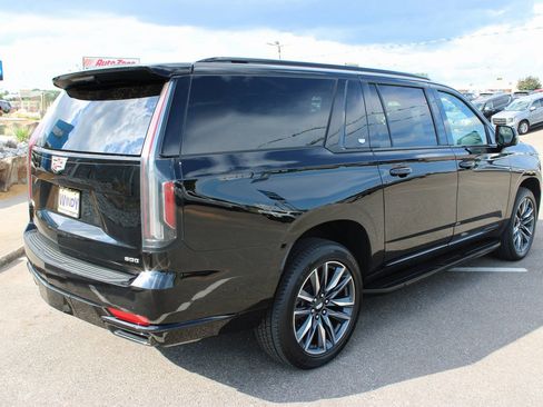 Used 2023 Cadillac Escalade ESV Sport AWD/4WD image 25
