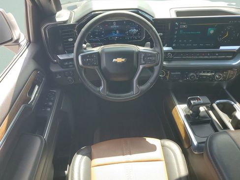 Used 2024 Chevrolet Silverado 1500 High Country w/ High Country Premium Package AWD/4WD image 12