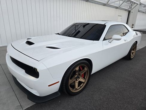 Used 2016 Dodge Challenger SRT Hellcat image 3