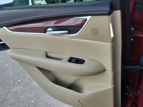 Used 2018 Cadillac XT5 Luxury w/ Driver Awareness Package image 17