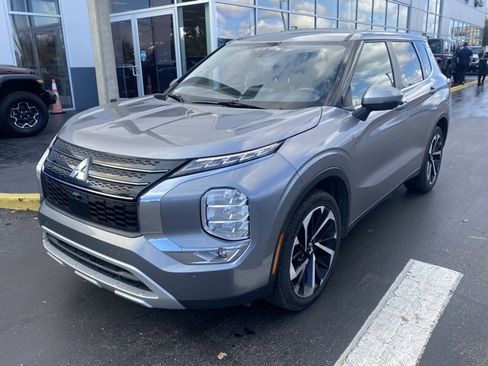 Used 2024 Mitsubishi Outlander SE image 4
