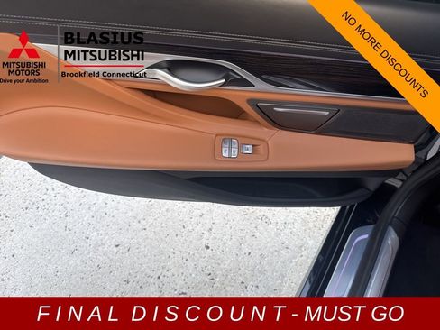 Used 2021 BMW 750i xDrive w/ Executive Package image 41