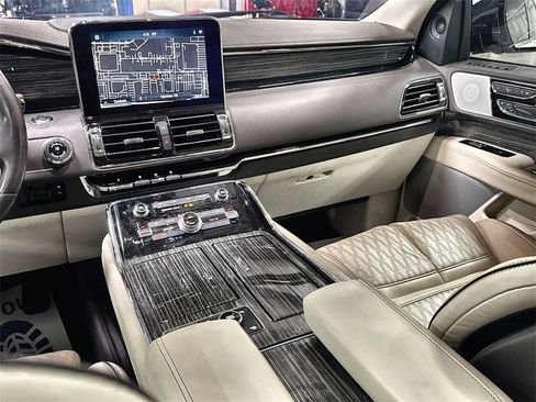 Used 2020 Lincoln Navigator Black Label w/ Cargo Convenience Package image 28