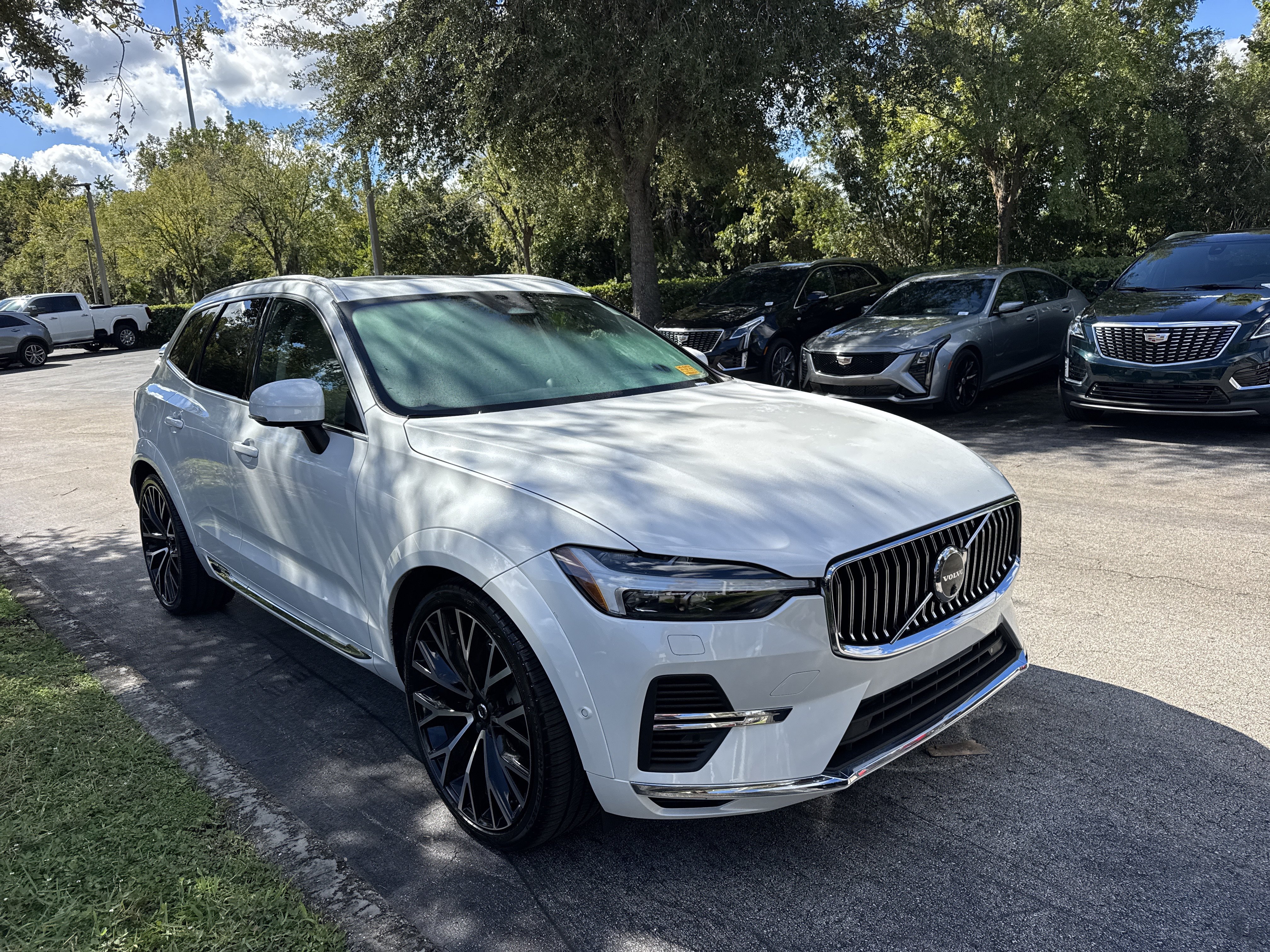 Used 2022 Volvo XC60 T8 Inscription w/ Advanced Package AWD/4WD image 4