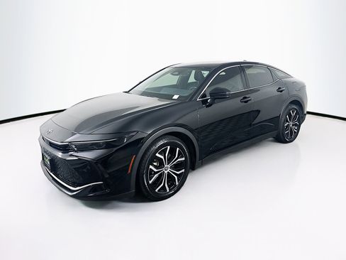 Used 2023 Toyota Crown XLE image 3