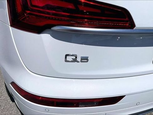 Used 2023 Audi Q5 Premium w/ Premium Plus Package AWD/4WD image 33