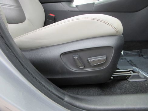 Used 2022 Toyota RAV4 Limited w/ Limited Grade Weather Package image 27