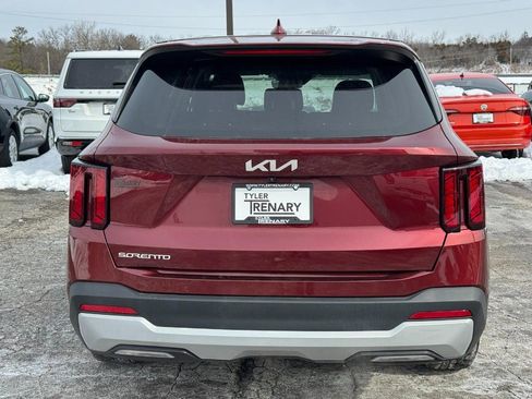 Used 2024 Kia Sorento LX image 8