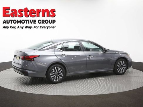 Used 2025 Nissan Altima 2.5 SV FWD image 42