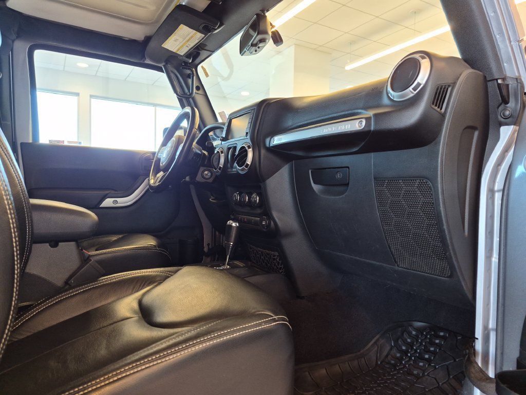 Used 2017 Jeep Wrangler Rubicon w/ Power Convenience Group AWD/4WD image 22